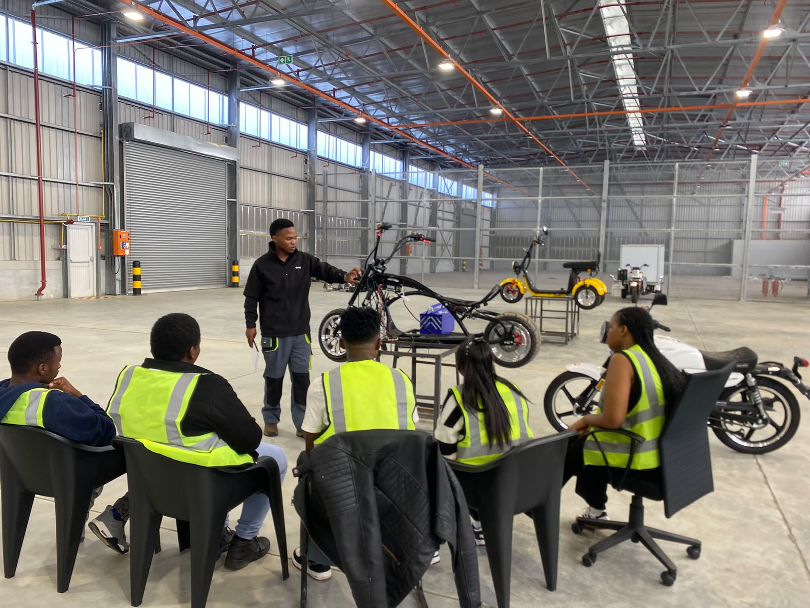 Training session around an electric chopper frame